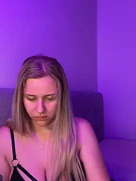 lunawolf21 online show from February 2026 07:35:01 AM