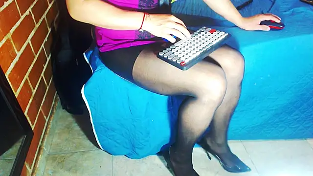 Snapshot of alexandrasexy32 chatting on July 2026 05:23:01 PM alexandrasexy32 online show from July 2026 05:23:01 PM