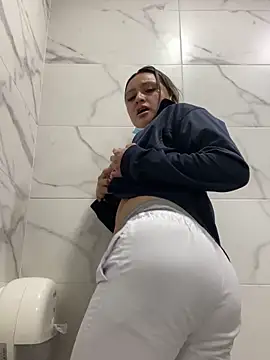 Keittly  online show from December 2025 03:33:01 AM