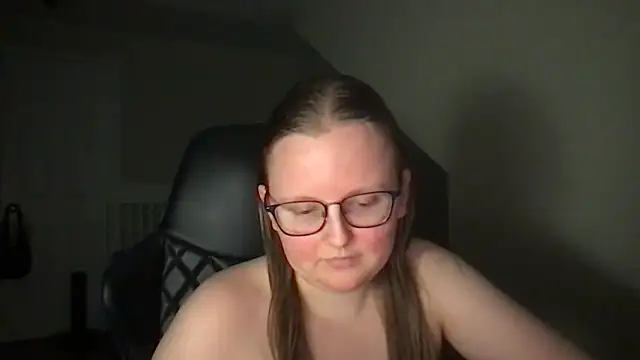 Snapshot of lexie_lilacs chatting on February 2025 03:42:01 AM lexie lilacs online show from February 2025 03:42:01 AM