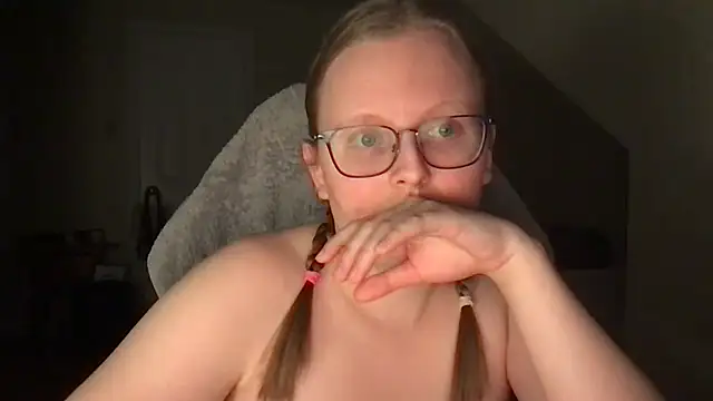 Snapshot of lexie_lilacs chatting on February 2025 03:48:01 AM lexie lilacs online show from February 2025 03:48:01 AM