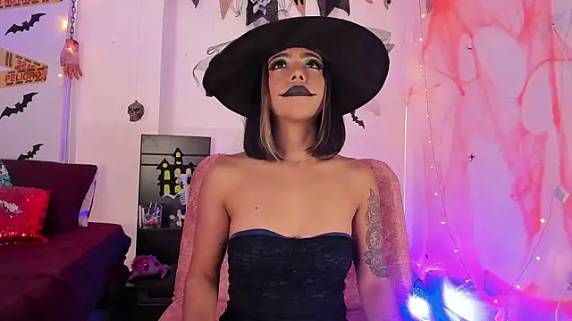 AndreaVelasco online show from October 2025 06:23:01 PM