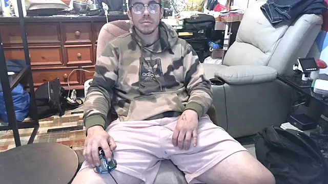 Snapshot of ScubaStevex chatting on December 2025 05:31:02 PM ScubaStevex online show from December 2025 05:31:02 PM