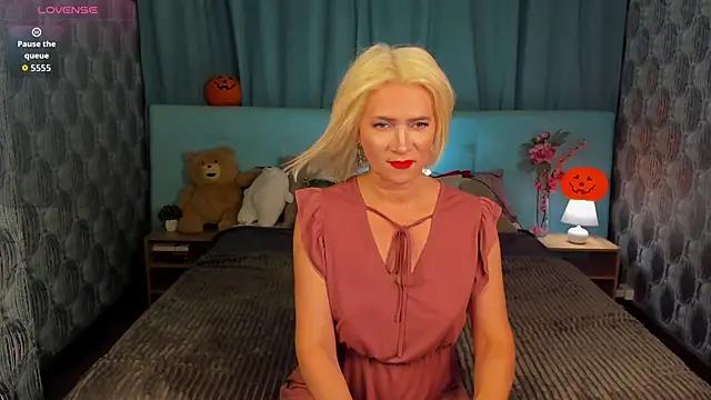 Luna  Lewis online show from October 2025 09:44:01 AM