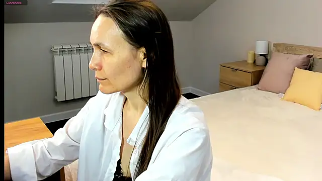 Snapshot of Lillian_White chatting on February 2025 01:11:02 AM Lillian White online show from February 2025 01:11:02 AM