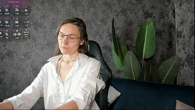 Snapshot of Lillian_White chatting on November 2025 11:38:02 PM Lillian White online show from November 2025 11:38:02 PM