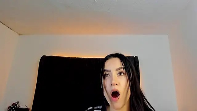 Snapshot of NataGarcia chatting on October 2025 03:22:02 PM NataGarcia online show from October 2025 03:22:02 PM