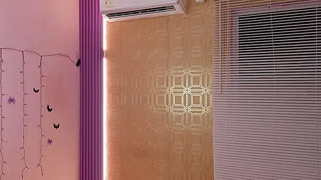 Snapshot of Bella19_ chatting on October 2025 08:11:02 PM Bella19 online show from October 2025 08:11:02 PM