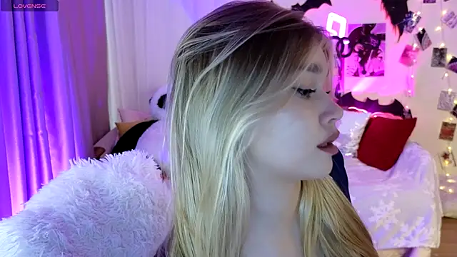 Snapshot of BattyMelody chatting on October 2025 10:16:02 AM BattyMelody online show from October 2025 10:16:02 AM