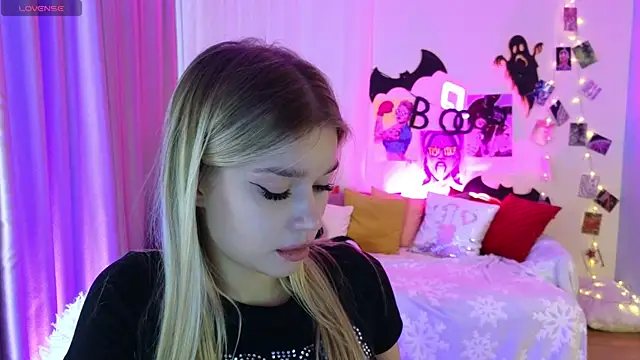 Snapshot of BattyMelody chatting on November 2025 10:05:01 AM BattyMelody online show from November 2025 10:05:01 AM