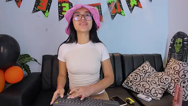 Mia petite01 online show from October 2025 11:36:02 PM