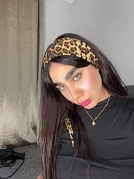 Snapshot of Meryem_Queen chatting on May 2026 01:23:02 AM Meryem Queen online show from May 2026 01:23:02 AM