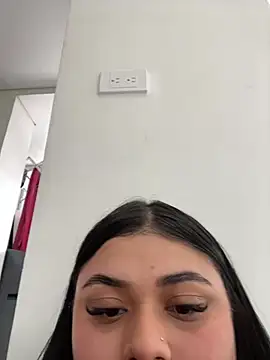 alissonfernandez  online show from February 2025 05:16:01 PM