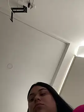 alissonfernandez  online show from February 2025 07:12:02 PM