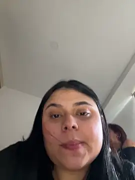 alissonfernandez  online show from February 2025 01:49:02 PM