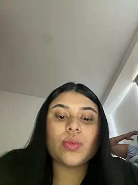 alissonfernandez  online show from February 2025 06:02:02 PM