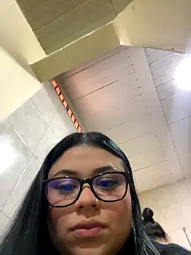 alissonfernandez  online show from September 2025 01:46:02 PM