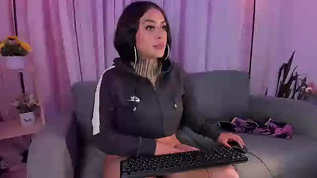 Snapshot of Lovely_celeste chatting on October 2025 02:56:02 AM Lovely celeste online show from October 2025 02:56:02 AM