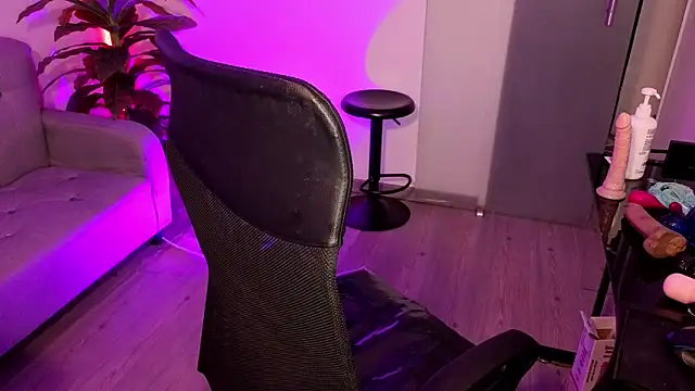 Snapshot of Lovely_celeste chatting on November 2025 04:00:01 PM Lovely celeste online show from November 2025 04:00:01 PM