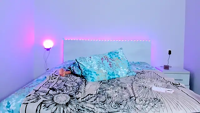 Snapshot of Shadow_Strik chatting on January 2025 04:13:01 PM Shadow Strik online show from January 2025 04:13:01 PM