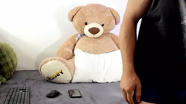 boyc022  online show from January 2026 03:28:02 PM