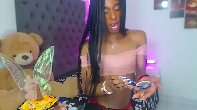 lucianadolll online show from December 2025 07:21:02 PM