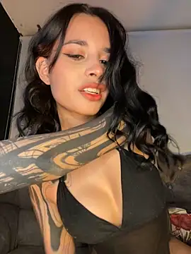 Snapshot of alessia_iris19 chatting on September 2025 11:21:01 PM alessia iris19 online show from September 2025 11:21:01 PM