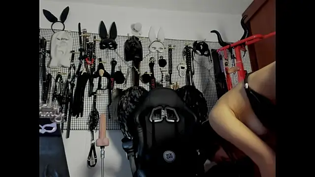 Snapshot of Evil_sammy chatting on May 2026 07:45:01 PM Evil sammy online show from May 2026 07:45:01 PM