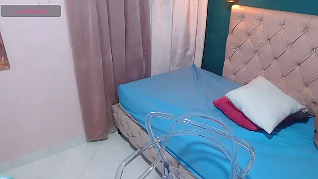 Snapshot of renata_milf_ chatting on October 2025 11:47:02 AM renata milf online show from October 2025 11:47:02 AM