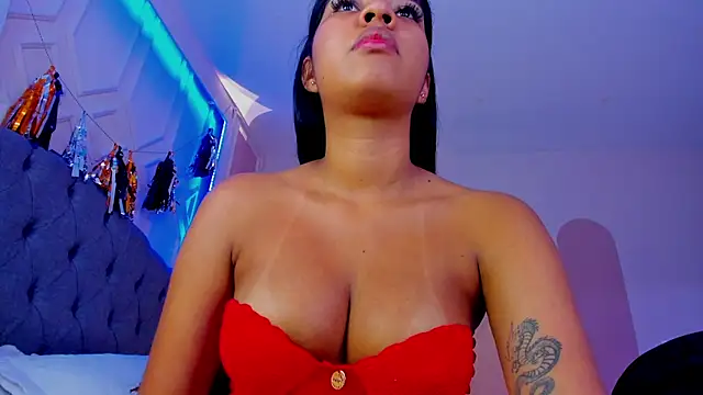 Snapshot of MadyLust chatting on October 2025 10:17:02 PM MadyLust online show from October 2025 10:17:02 PM