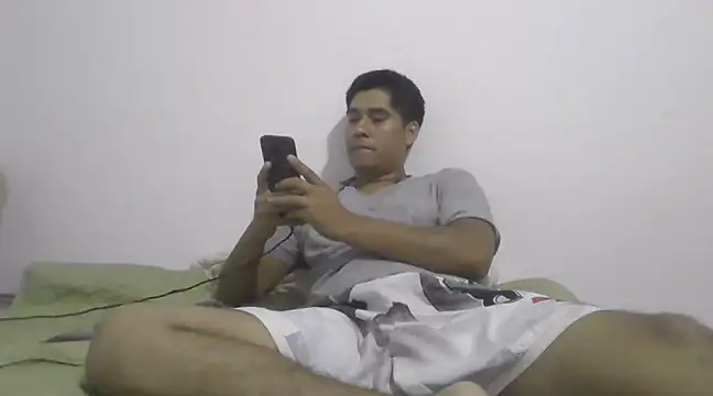 estudiante69 online show from February 2025 12:20:01 AM