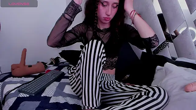 Snapshot of Queenjenn__ chatting on March 2025 09:24:01 PM Queenjenn online show from March 2025 09:24:01 PM