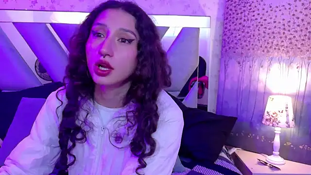 Queenjenn   online show from April 2026 11:28:01 PM