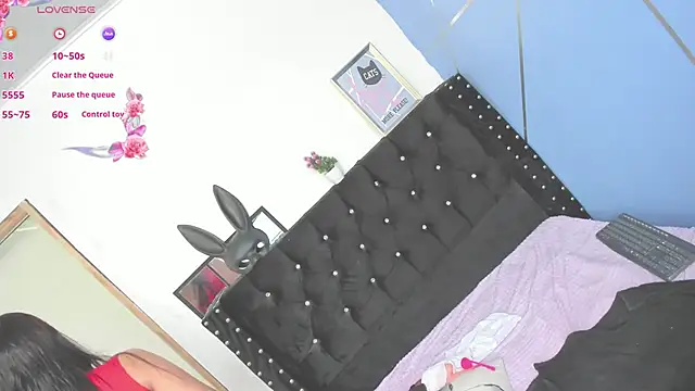 Snapshot of SarayMoorex_ chatting on January 2025 03:33:01 PM SarayMoorex online show from January 2025 03:33:01 PM