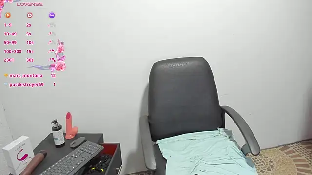 Snapshot of SarayMoorex_ chatting on February 2025 11:48:01 PM SarayMoorex online show from February 2025 11:48:01 PM