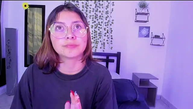 Snapshot of Noellesable chatting on December 2024 03:05:01 PM Noellesable online show from December 2024 03:05:01 PM