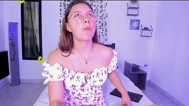 Snapshot of Noellesable chatting on December 2024 05:33:02 PM Noellesable online show from December 2024 05:33:02 PM