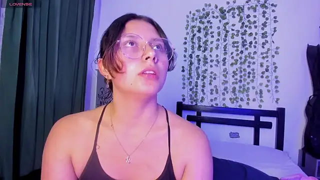 Snapshot of Noellesable chatting on March 2025 01:42:02 AM Noellesable online show from March 2025 01:42:02 AM