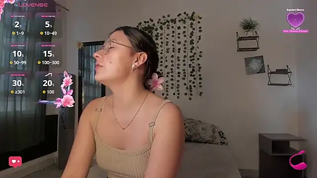 Snapshot of Noellesable chatting on September 2025 05:24:02 PM Noellesable online show from September 2025 05:24:02 PM