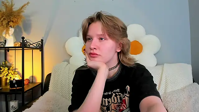 EvaStevs online show from February 2025 04:12:02 PM