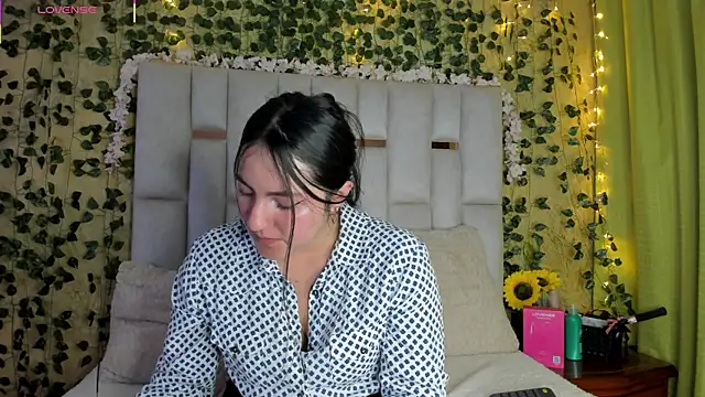 Snapshot of jenifer__power10 chatting on March 2025 01:14:01 PM jenifer power10 online show from March 2025 01:14:01 PM