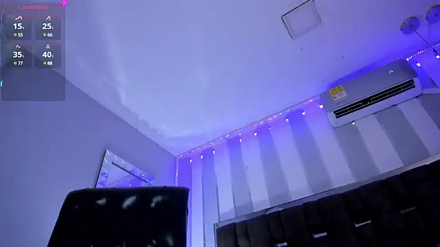 Snapshot of OliviaHalley chatting on March 2025 04:40:02 PM OliviaHalley online show from March 2025 04:40:02 PM