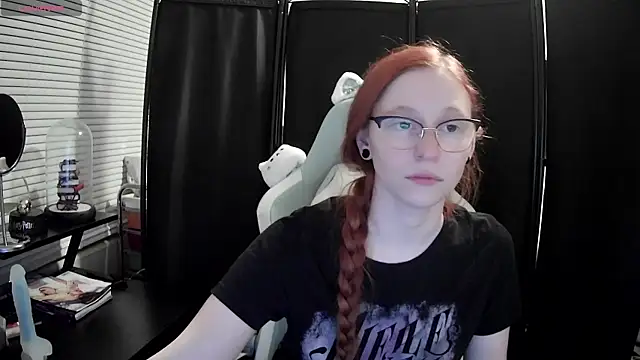 LilyFoxxx online show from February 2025 04:23:01 AM