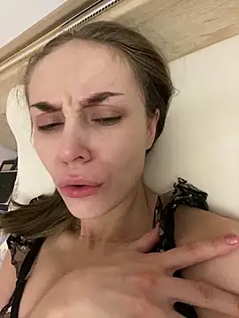 Snapshot of Burning_girlss chatting on December 2024 10:22:01 PM Burning girlss online show from December 2024 10:22:01 PM