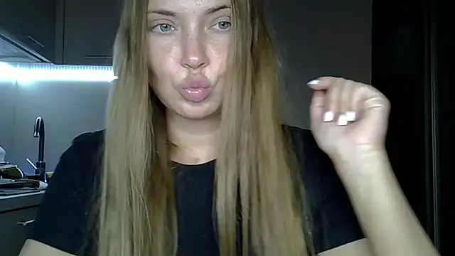 Snapshot of Lucky_Anna chatting on December 2025 09:43:02 PM Lucky Anna online show from December 2025 09:43:02 PM