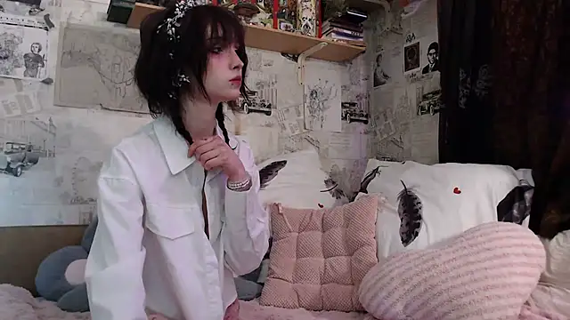 cloudgirrl online show from April 2026 04:34:01 PM