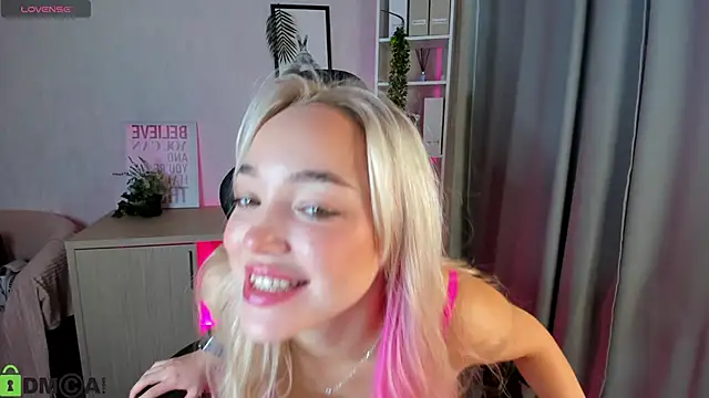 Snapshot of Christy_Little chatting on November 2025 12:53:01 AM Christy Little online show from November 2025 12:53:01 AM