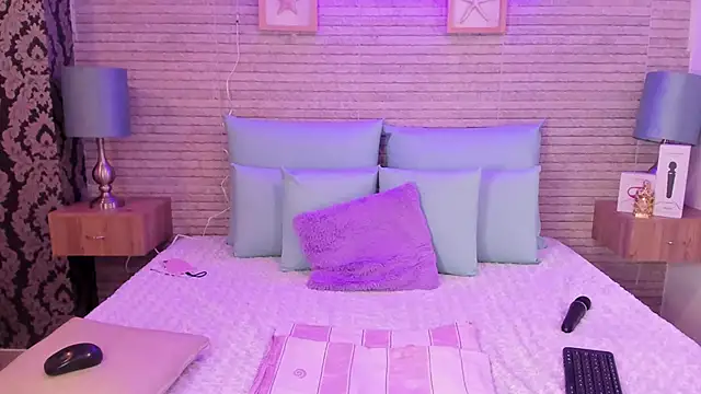 Snapshot of Catalinna_Thompson chatting on January 2025 03:44:02 PM Catalinna Thompson online show from January 2025 03:44:02 PM