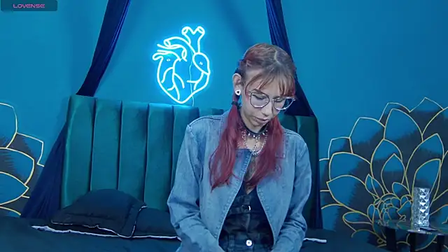 Lunamistyc online show from November 2025 08:00:01 PM