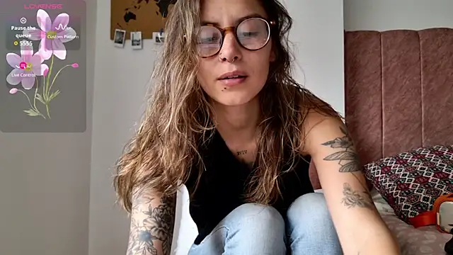 Emmy petit online show from February 2026 05:05:02 PM